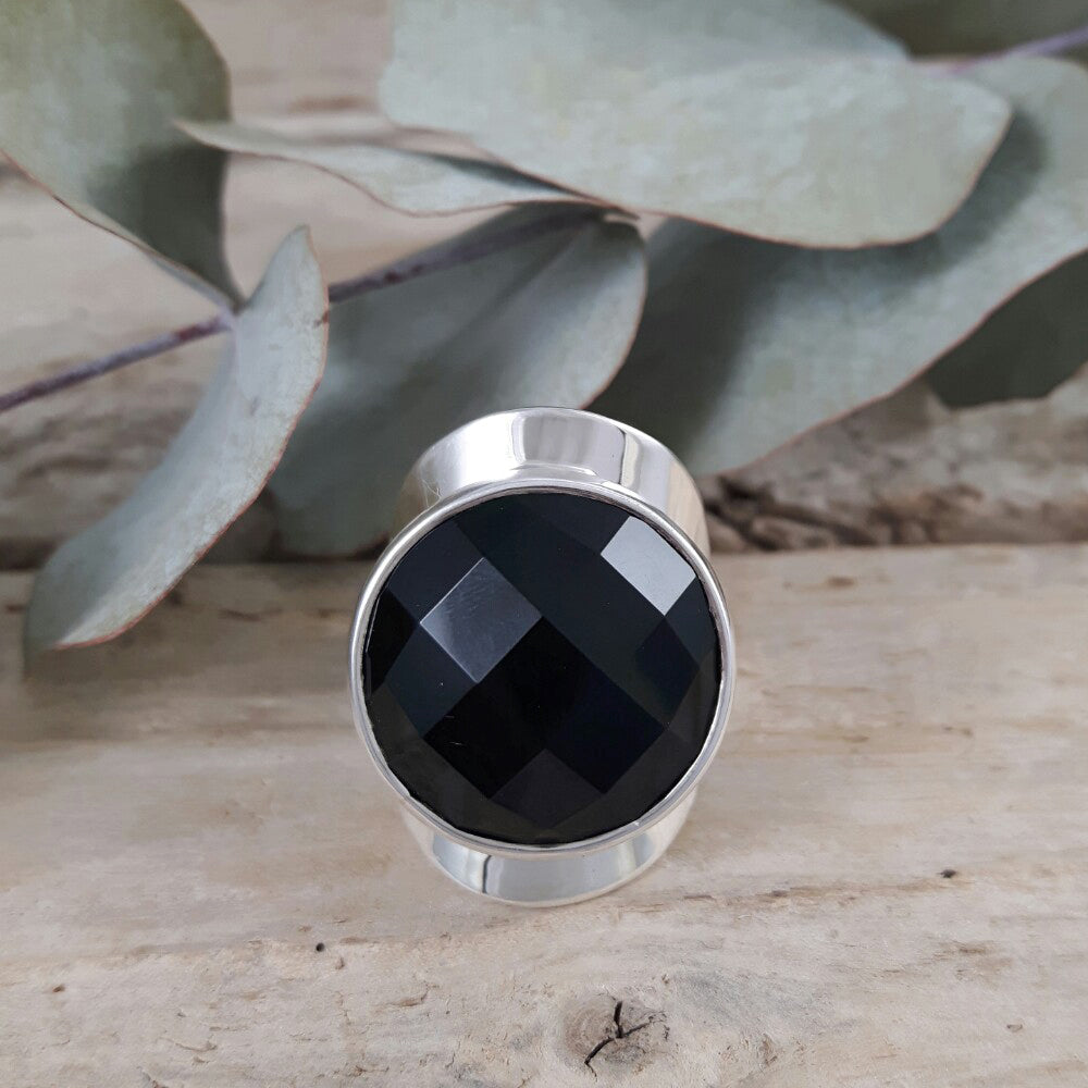 Chapal Zenray Sparkling outlet Onyx with Sterling and 18 KGE Chunky Ring Size 7