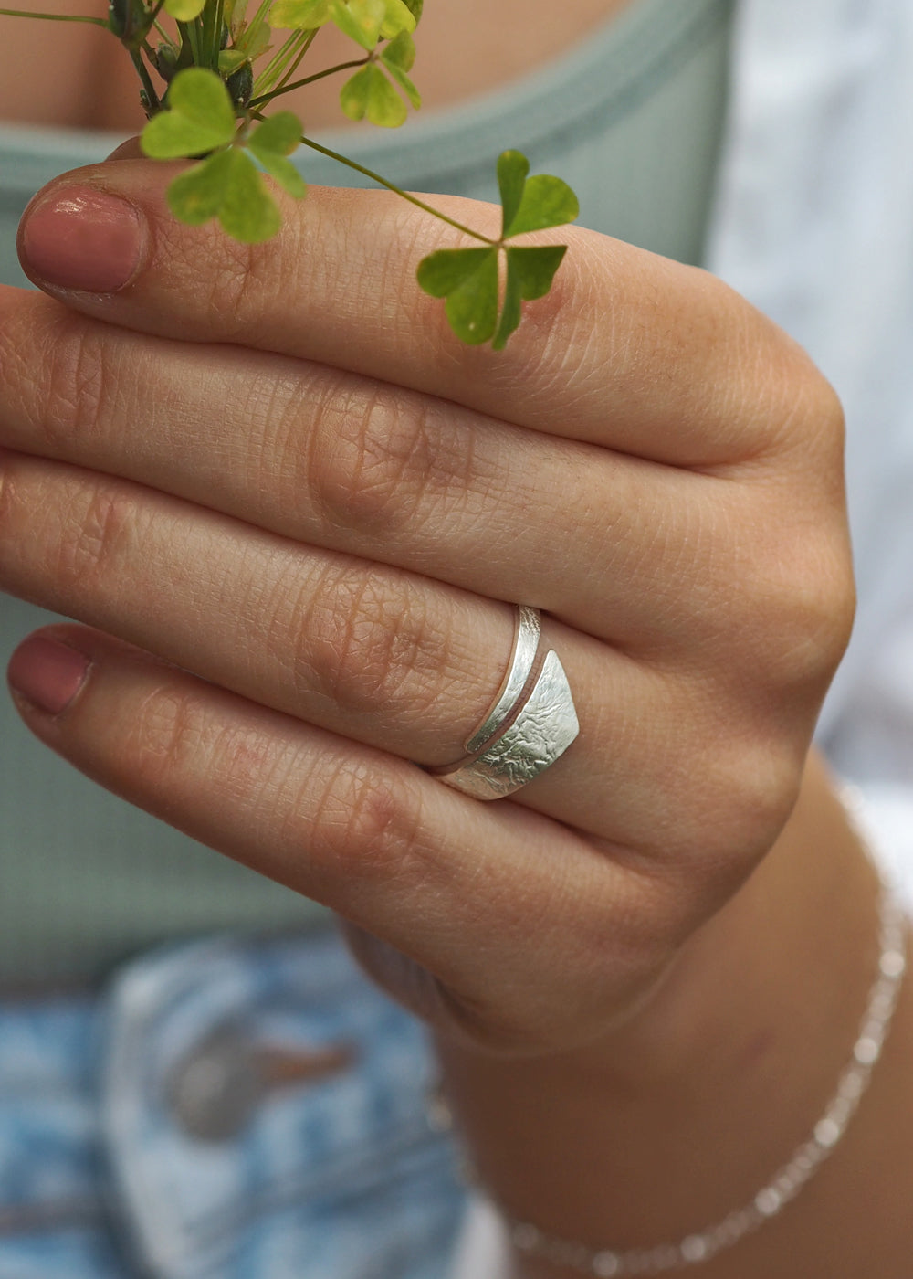 Foresta Vine Fine Textured Ring