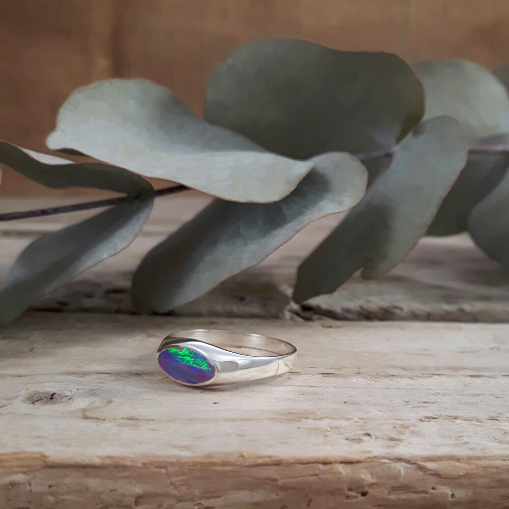 Flinder Signet Oval Lavender Ring