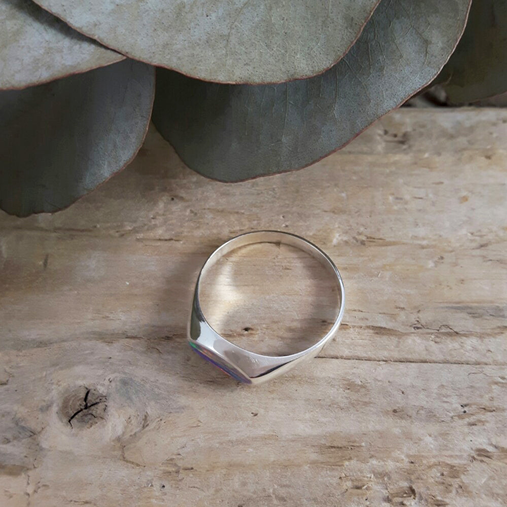 Flinder Signet Oval Lavender Ring