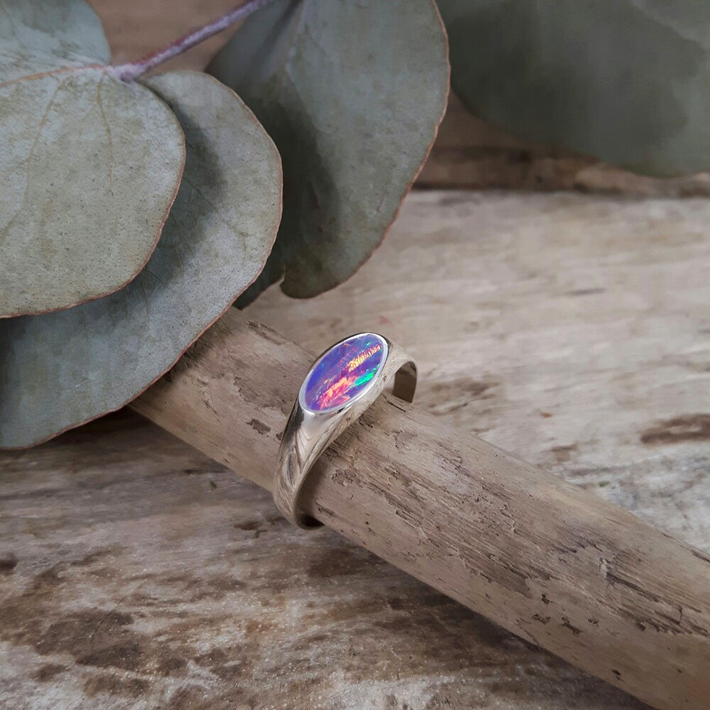 Flinder Signet Oval Lavender Ring