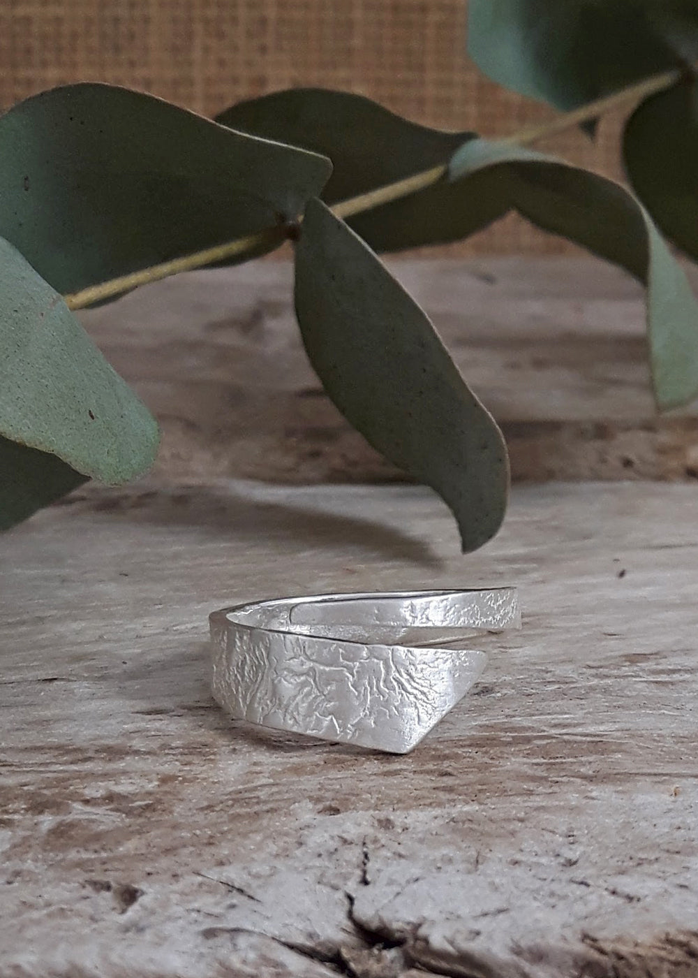 Foresta Vine Fine Textured Ring