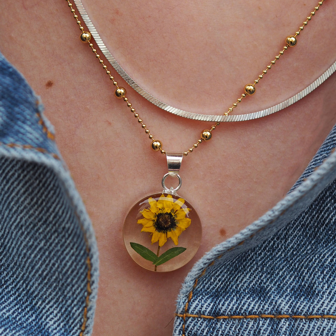 Flores Sunflower (stem) Round Medium Pendant