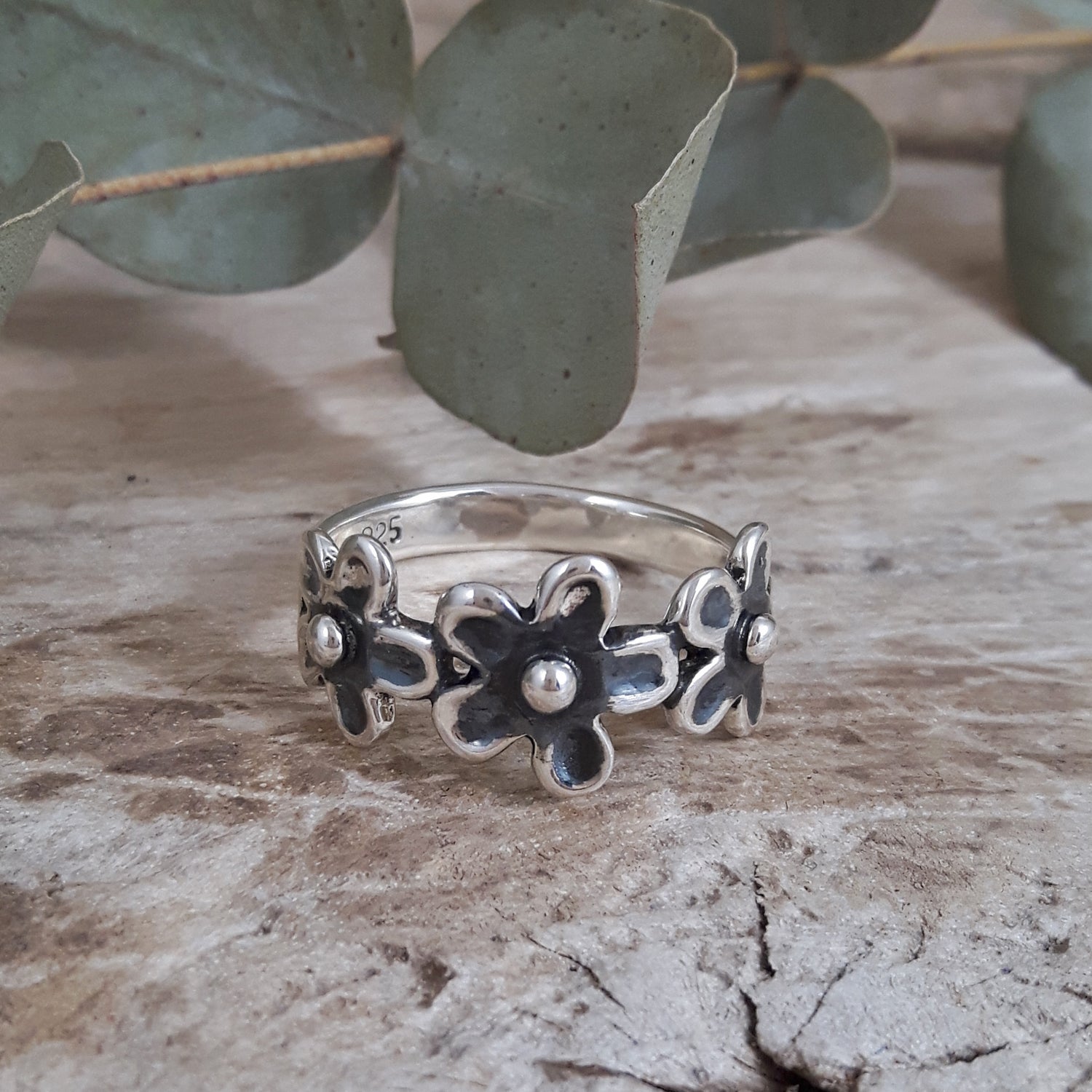 SAMPLE Daisy Oxidised Ring Size P1/2