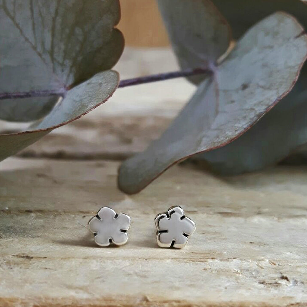 Dainty Polished Flower Stud