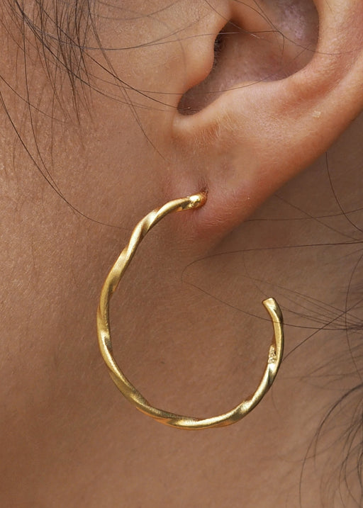 Lattice Hoop Single Strand Gold Earring