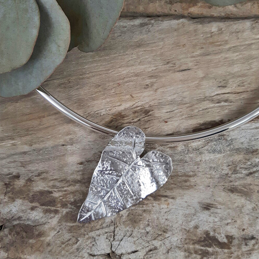 Foresta Taro Leaf Pendant