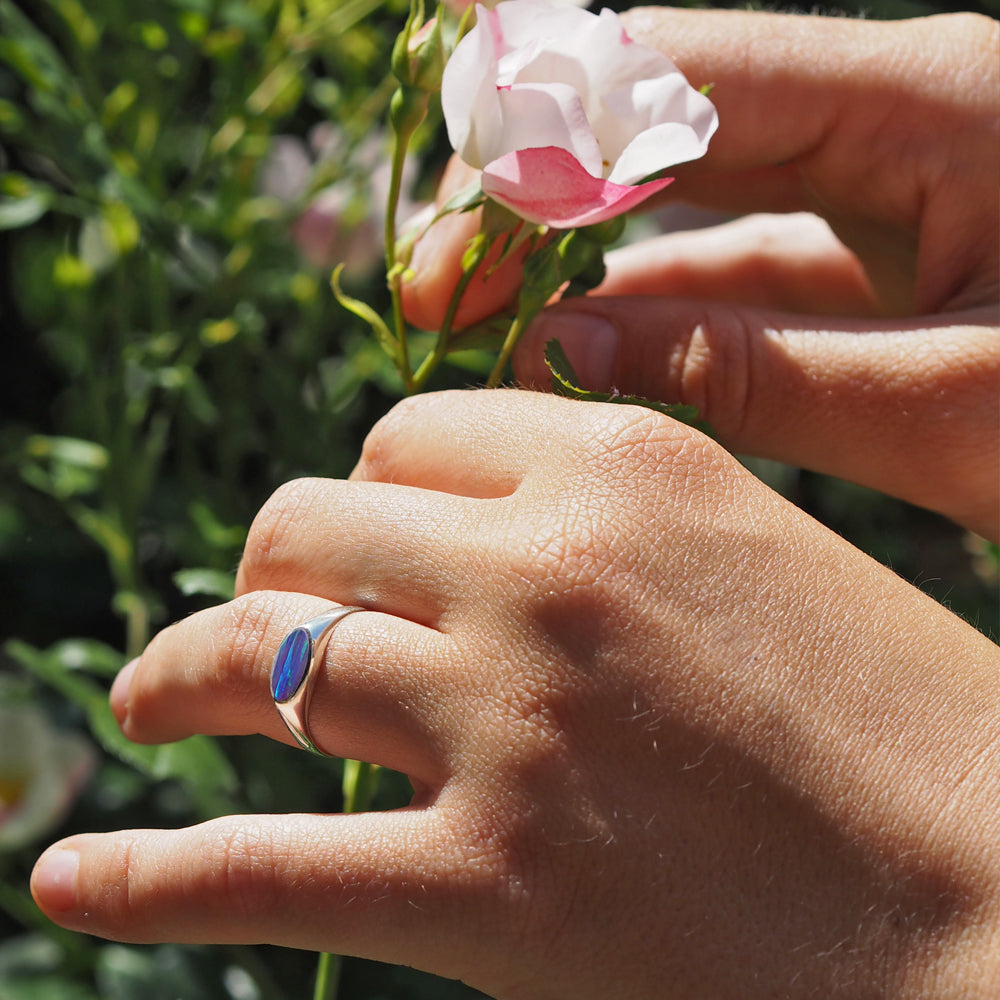 Flinder Signet Oval Lavender Ring