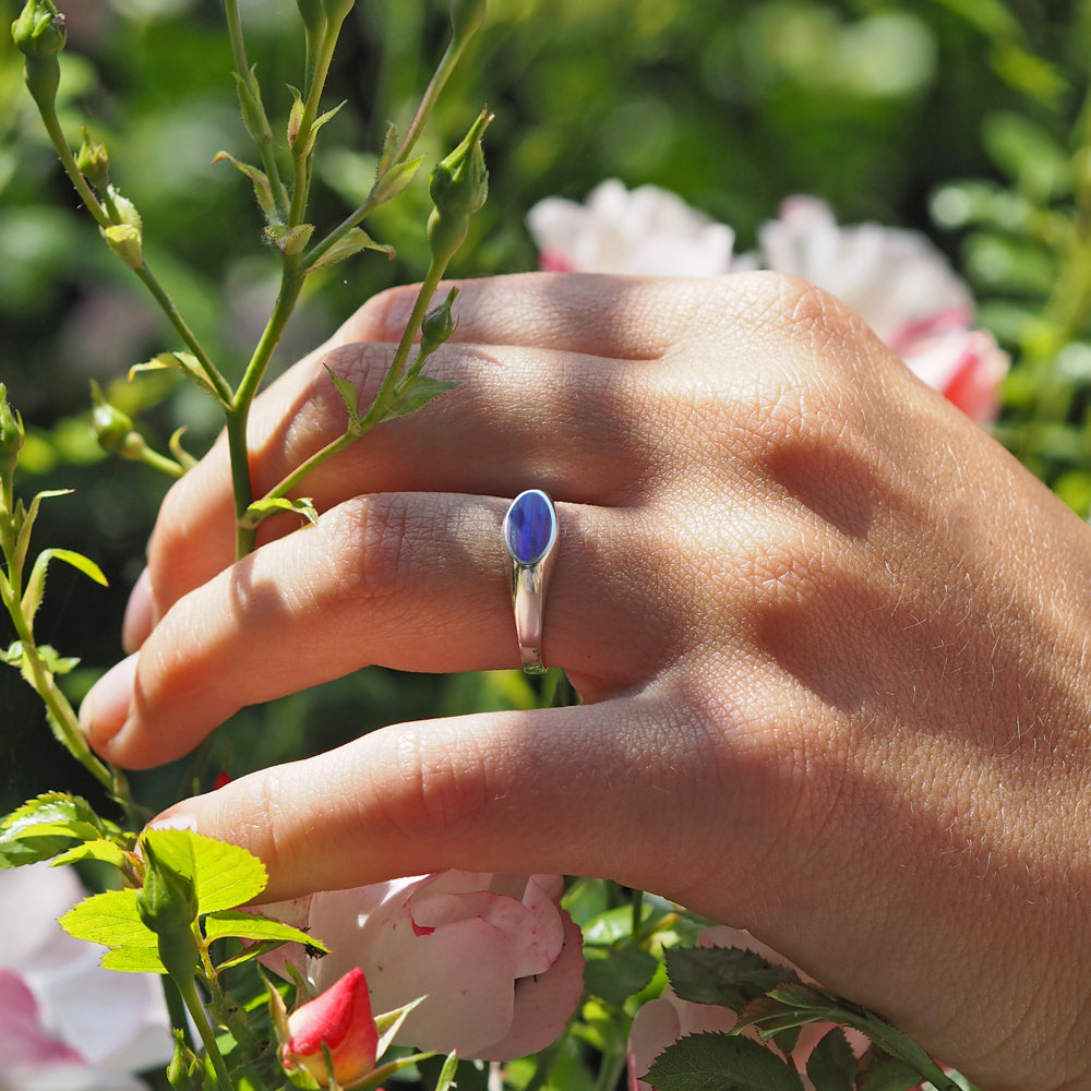 Flinder Signet Oval Lavender Ring