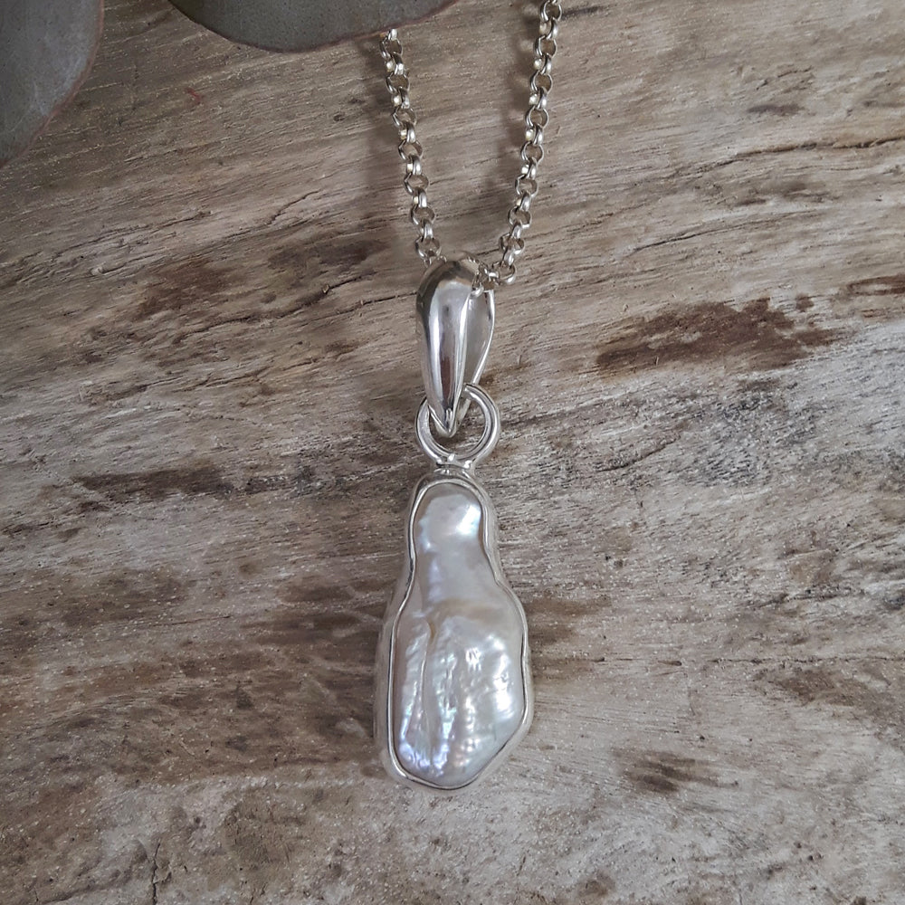 Luminous Biwa Pearl Pendant