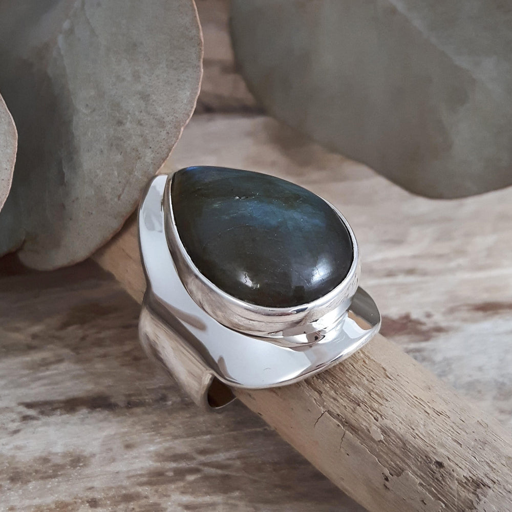 Monet Labradorite Teardrop M Adjustable Ring A