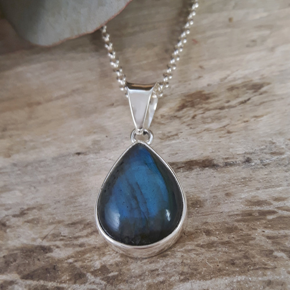 Monet Labradorite Sml Teardrop Pendant A