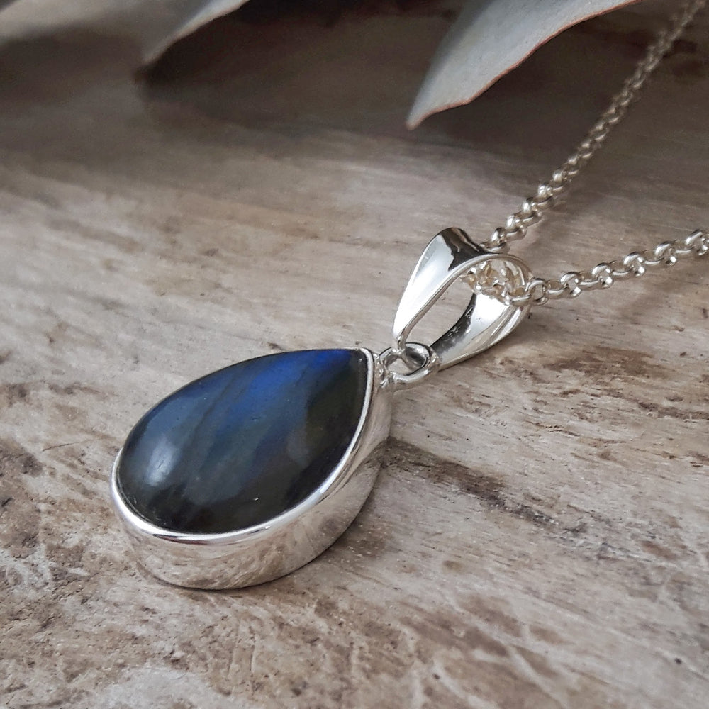 Monet Labradorite Sml Teardrop Pendant A