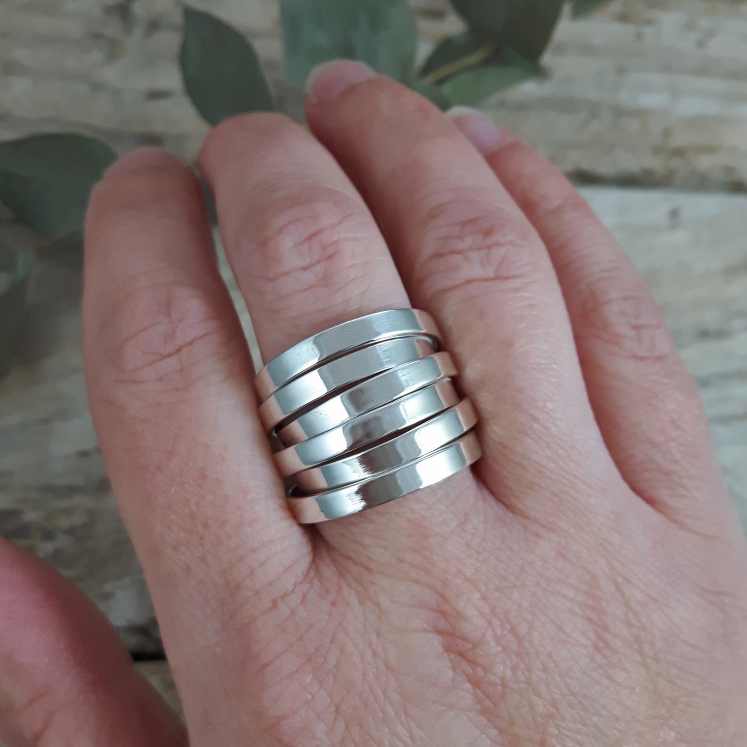 Chique Polished Silver Ring