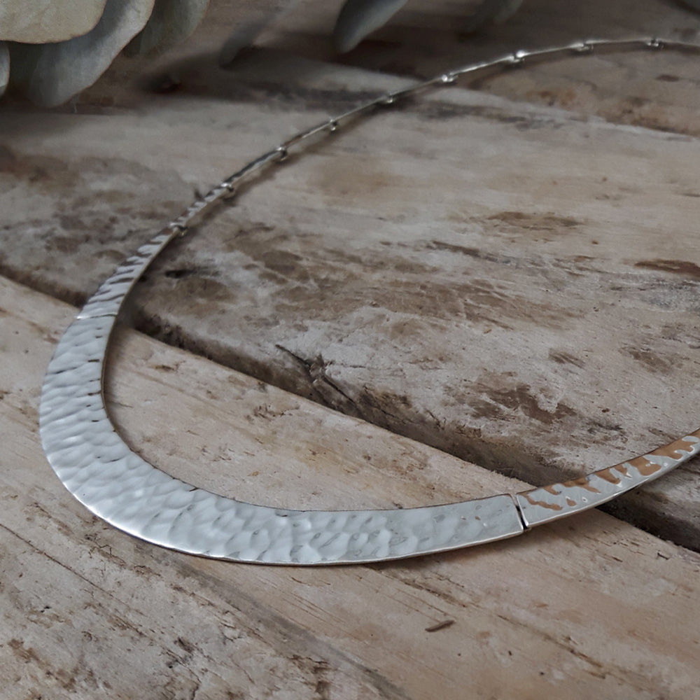 Roma Lanza Hammered Necklace