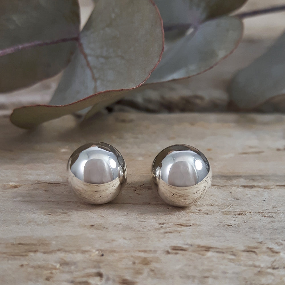 Pea Polished Medium Stud Earrings