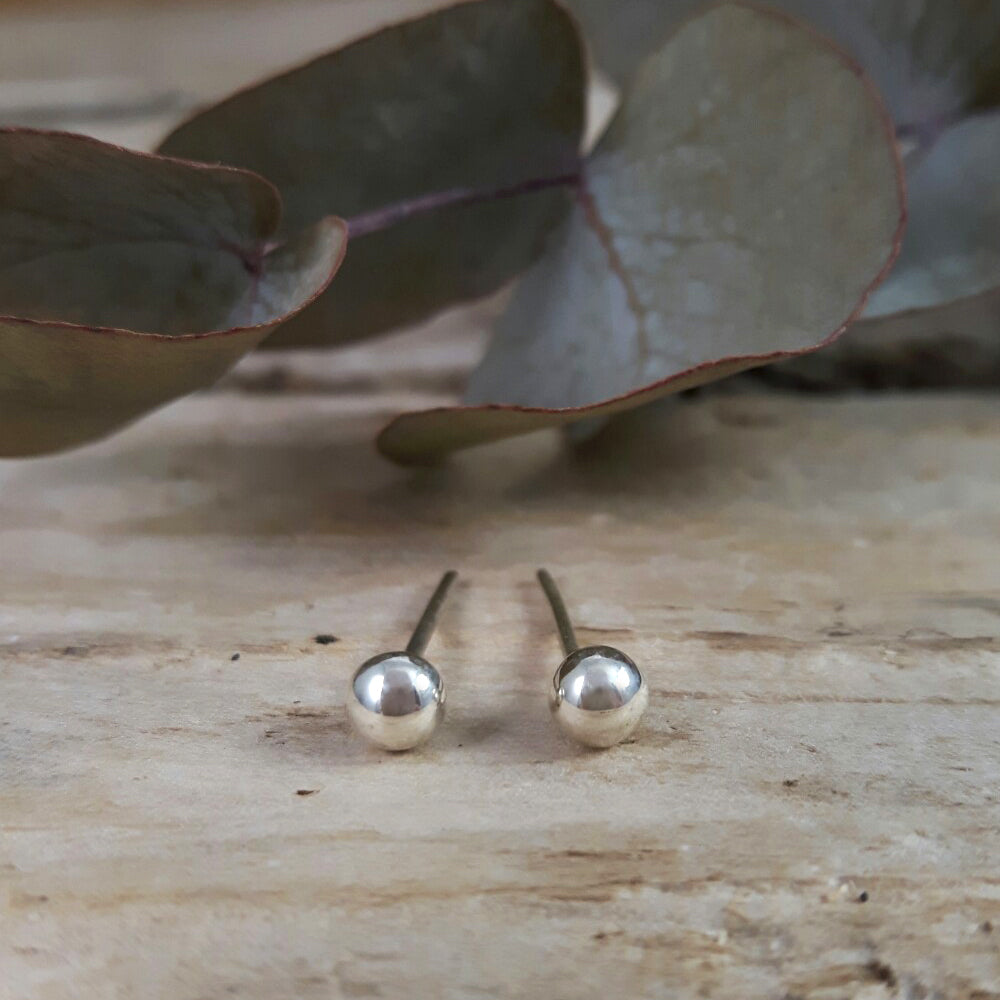 Pea Polished Tiny Stud Earrings