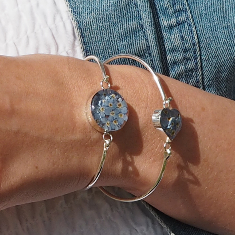 Flores Forget-Me-Not Heart Bangle