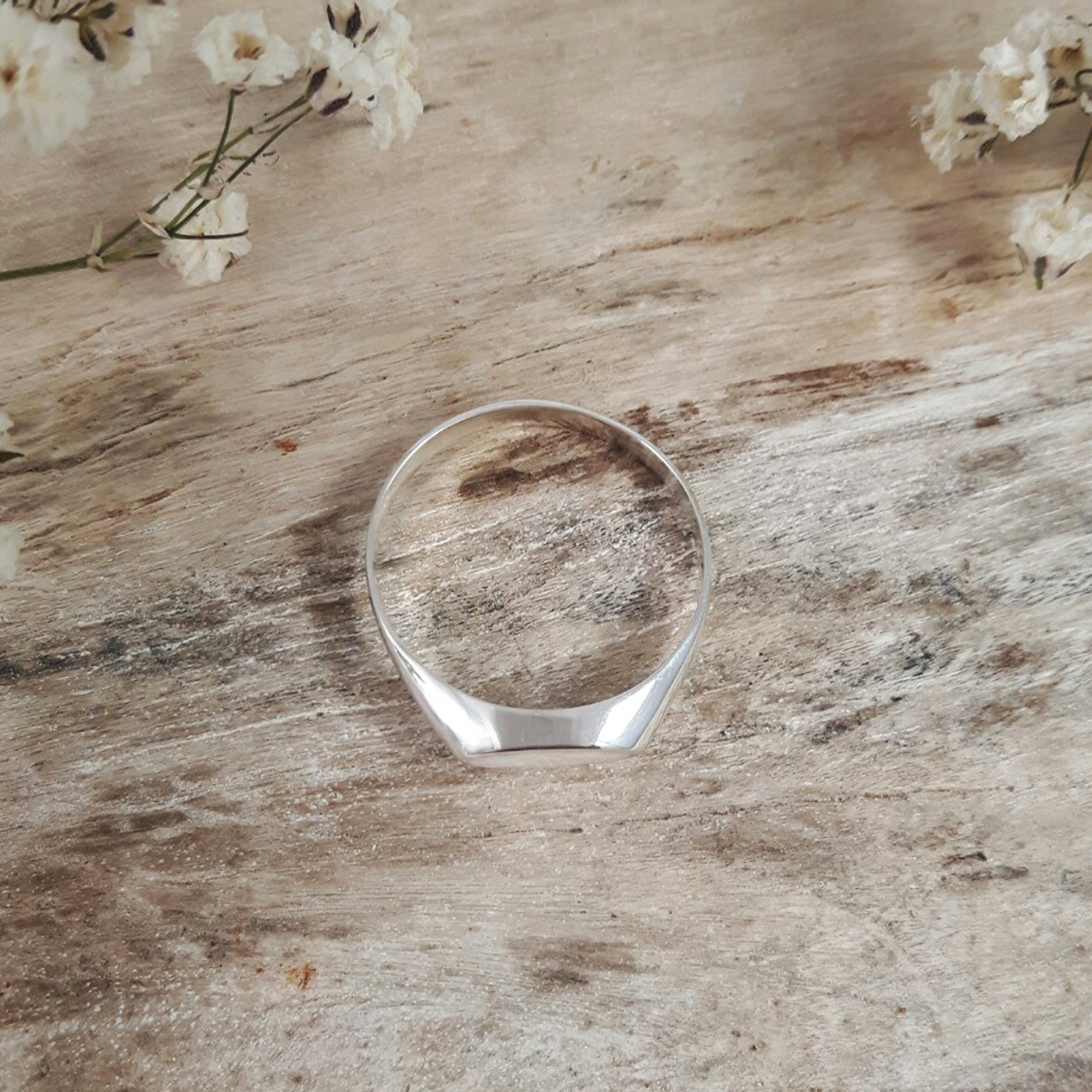 Flinder Signet Oval White Ring