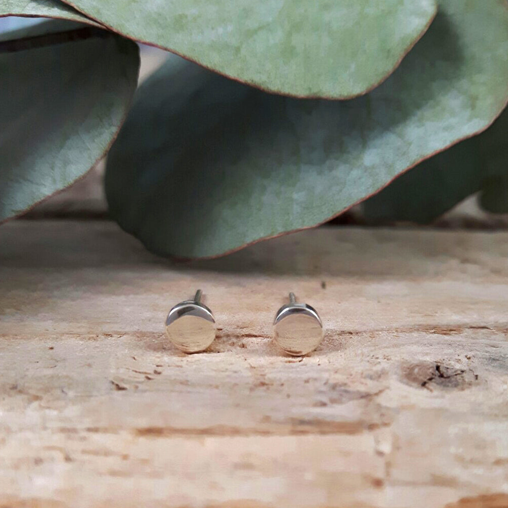 Dainty Polished Round Stud