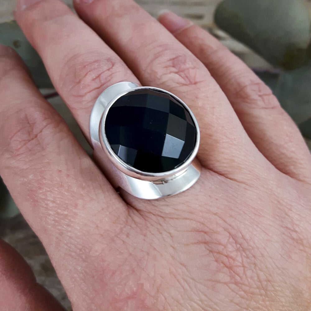 Elegancia Round Onyx Adjustable Ring