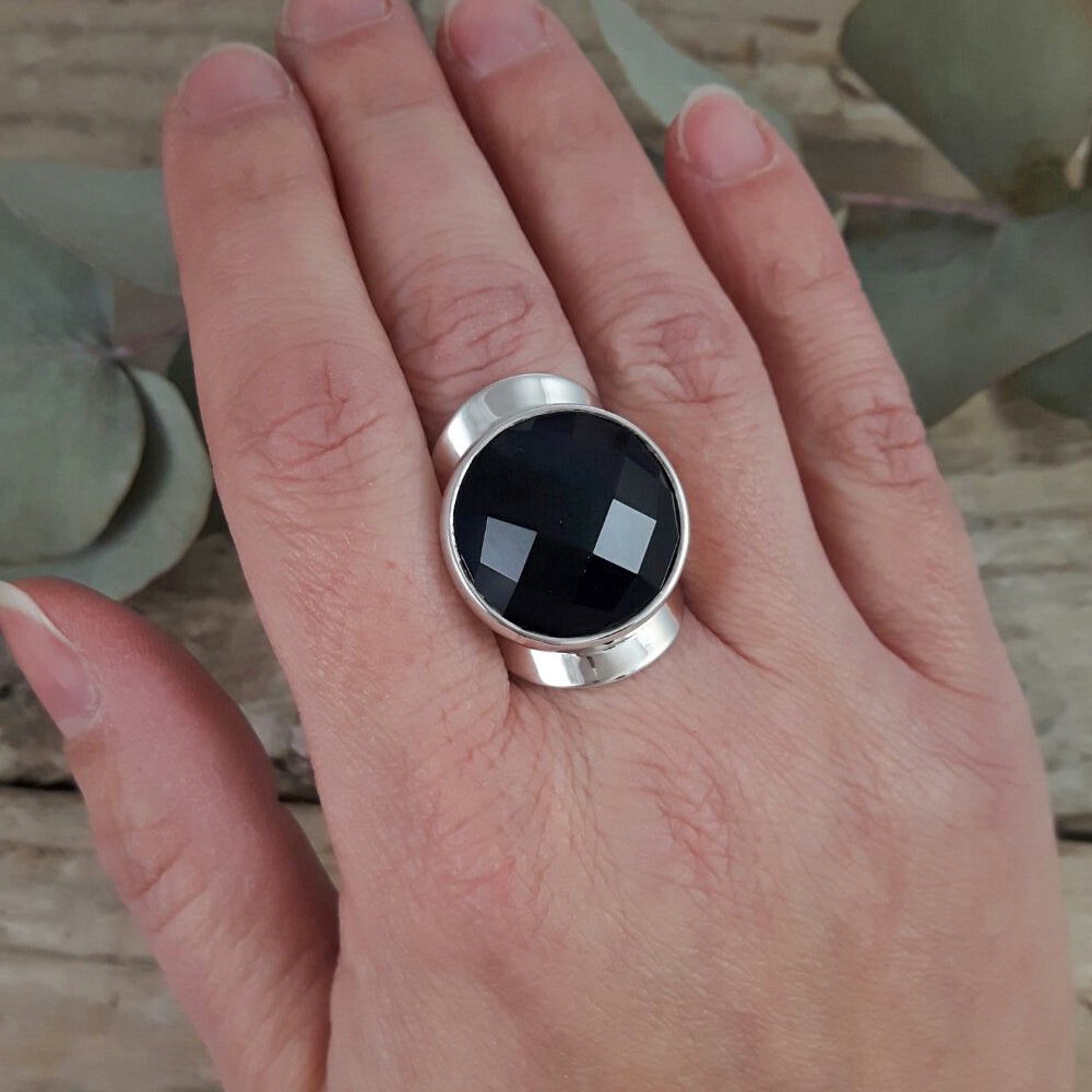 Elegancia Round Onyx Adjustable Ring