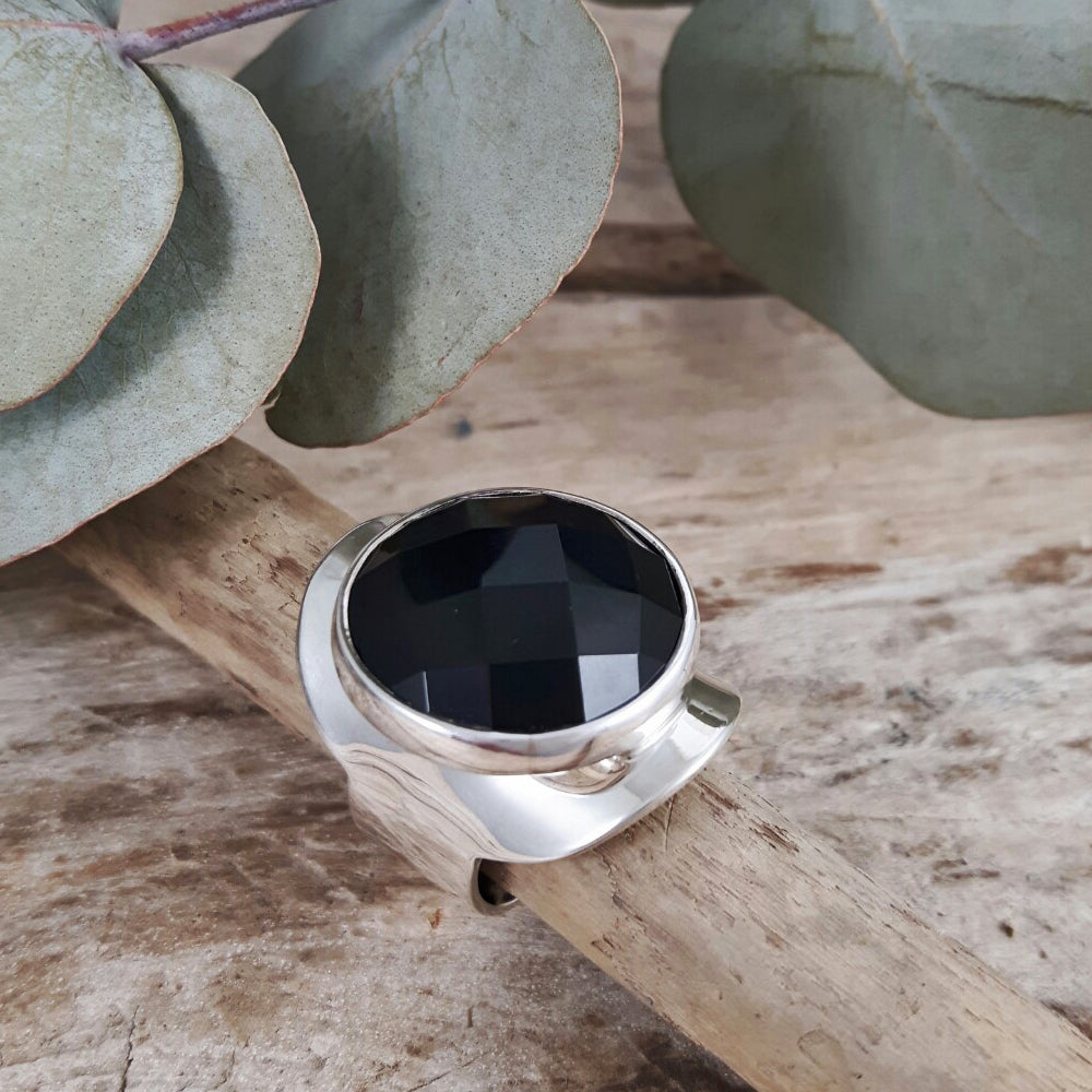 Elegancia Round Onyx Adjustable Ring