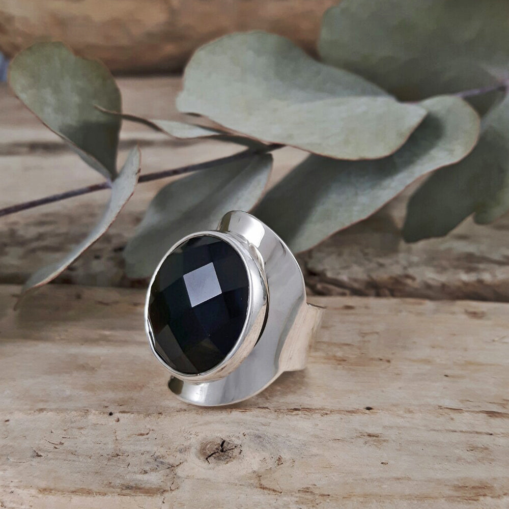 Elegancia Round Onyx Adjustable Ring