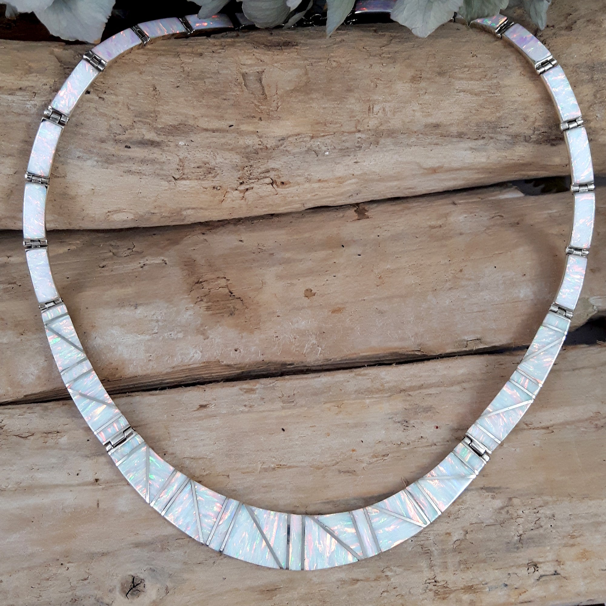 Flinder Nouveau White Necklace