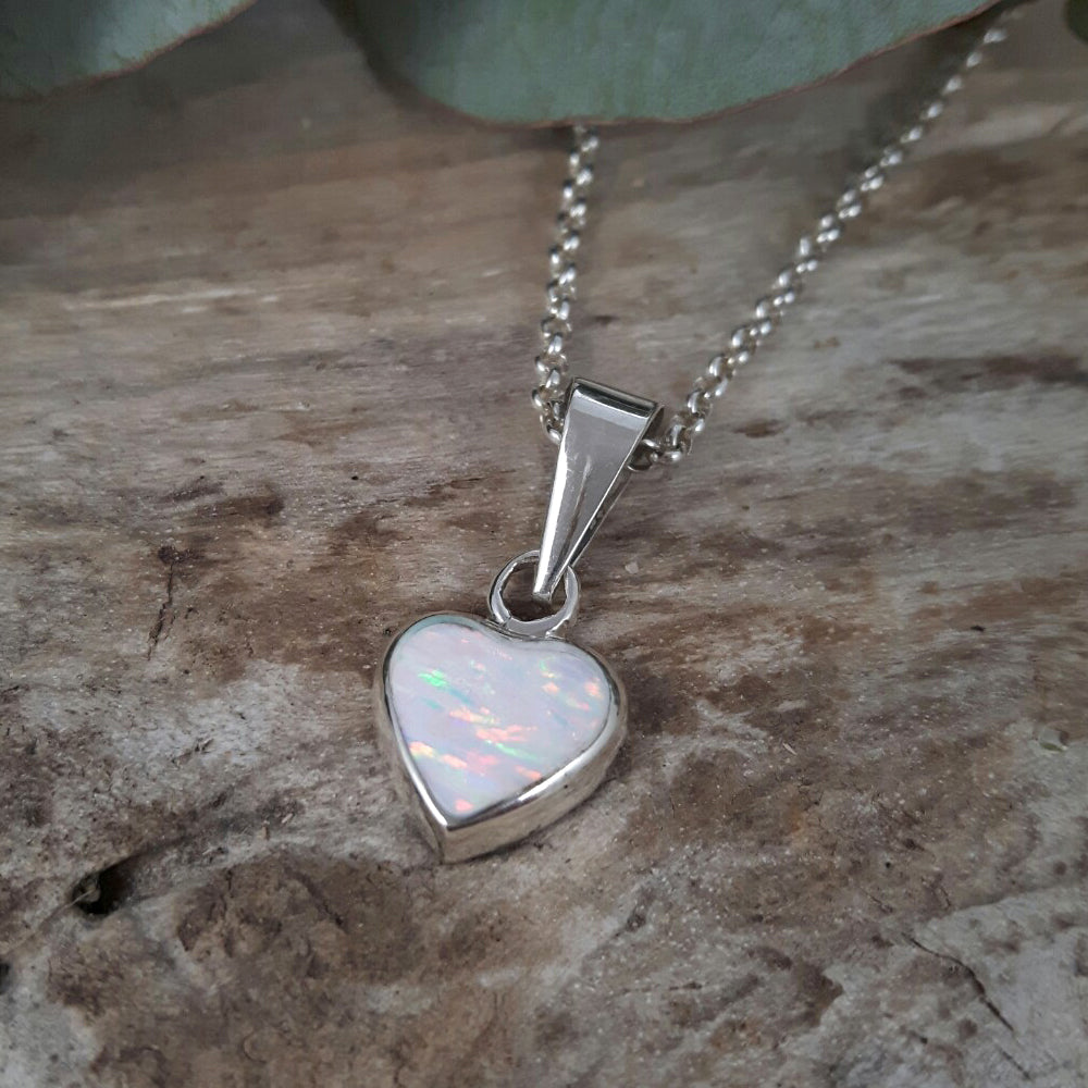 Flinder Heart Med White Pendant