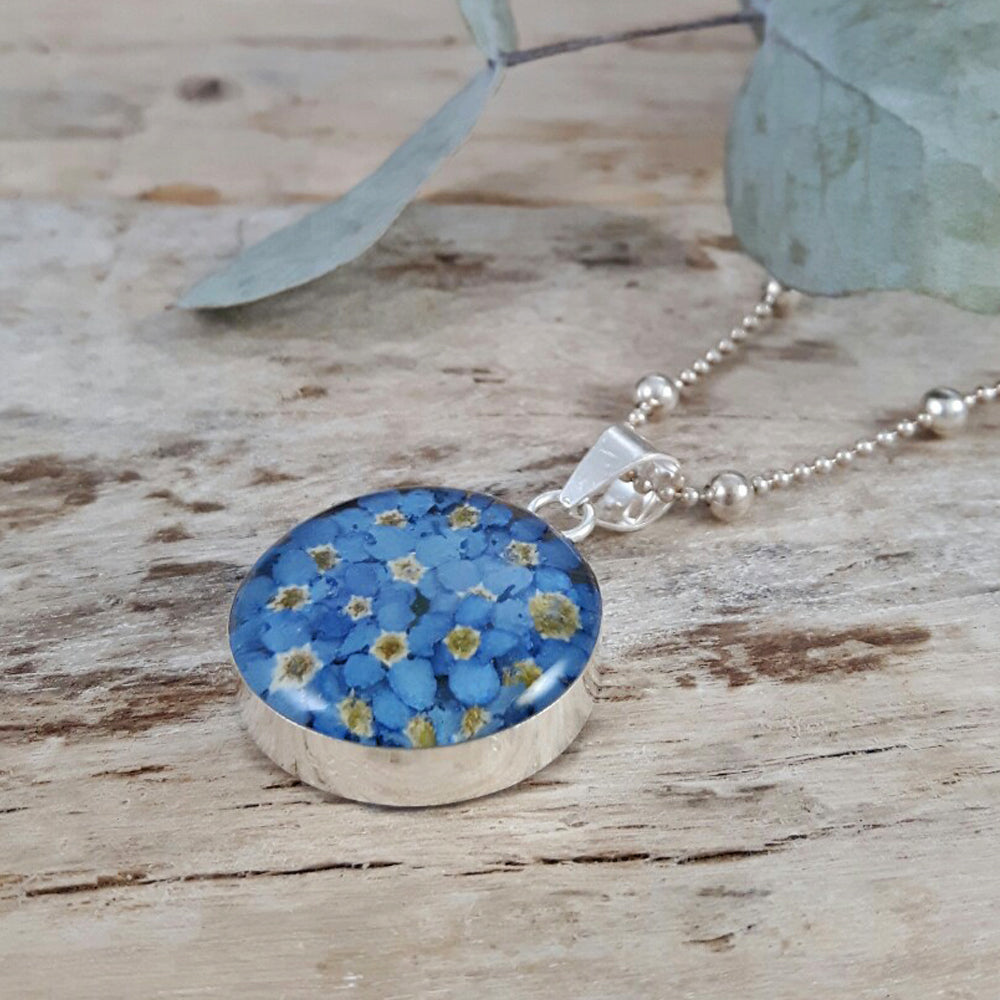 Flores Forget-Me-Not Round Medium Pendant