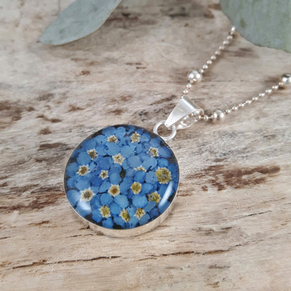 Flores Forget-Me-Not Round Medium Pendant