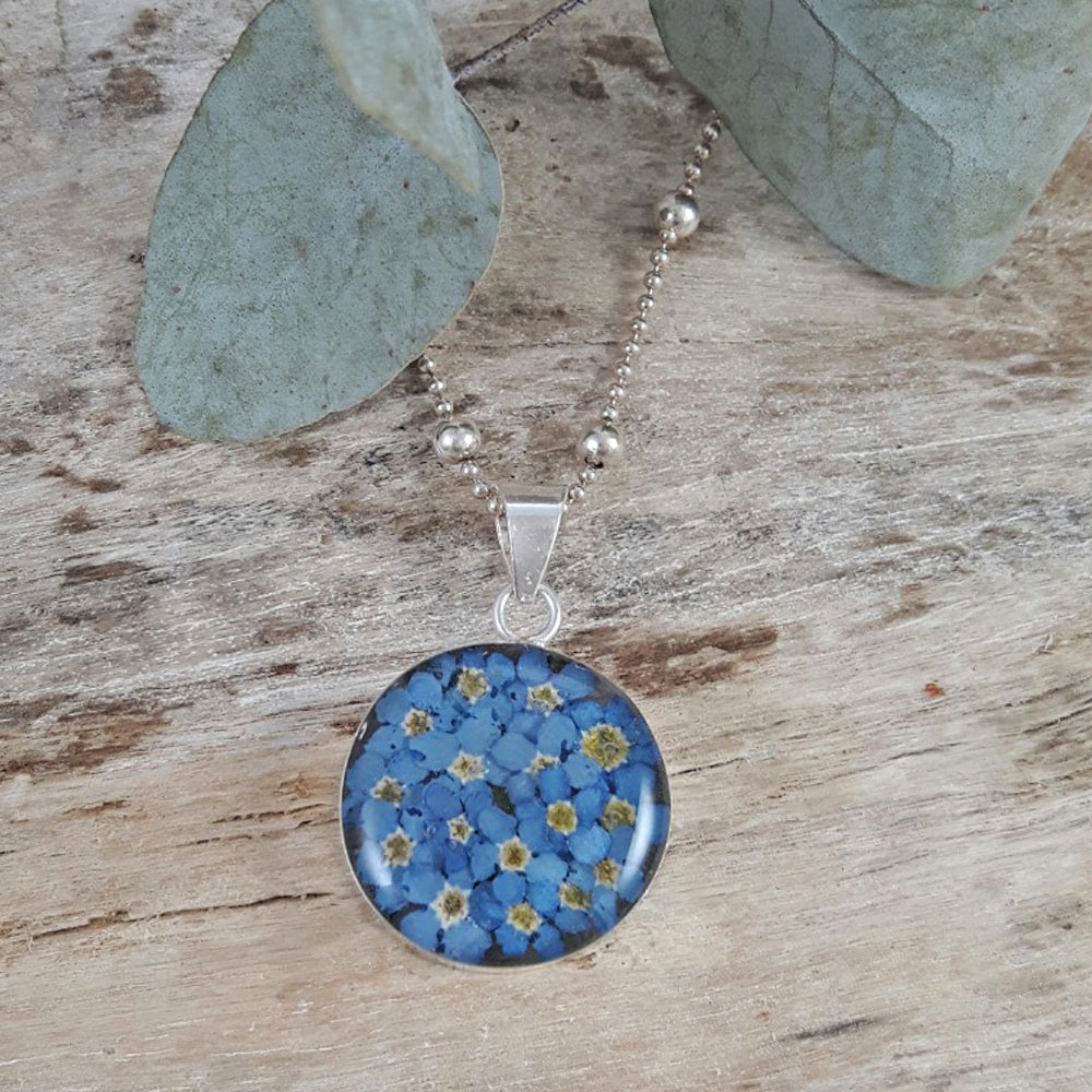 Flores Forget-Me-Not Round Medium Pendant