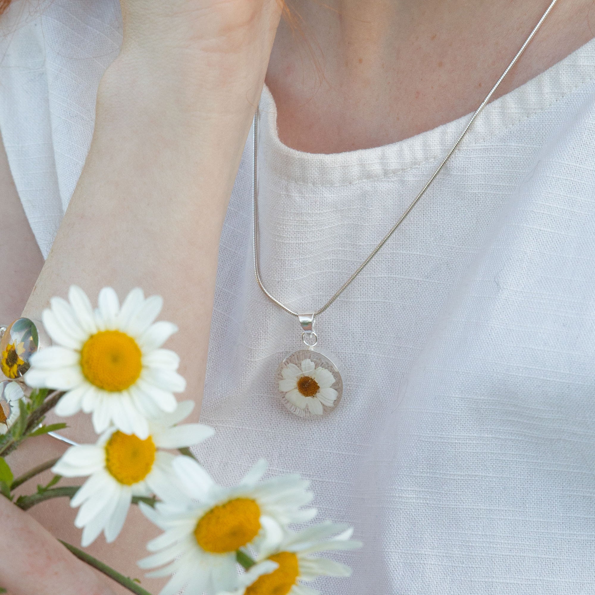 Flores Daisy Round Medium Pendant