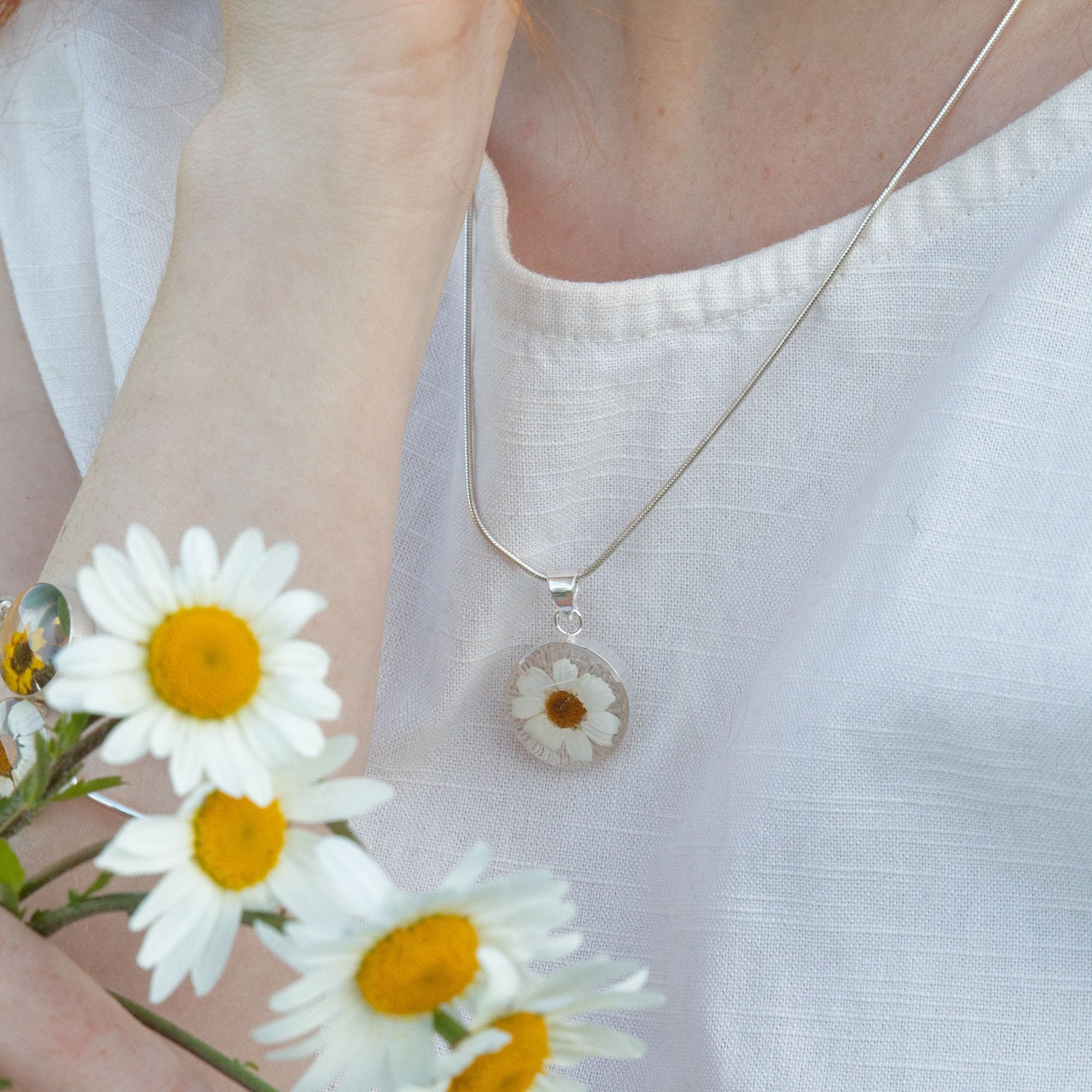 Flores Dahlia Round Medium Pendant