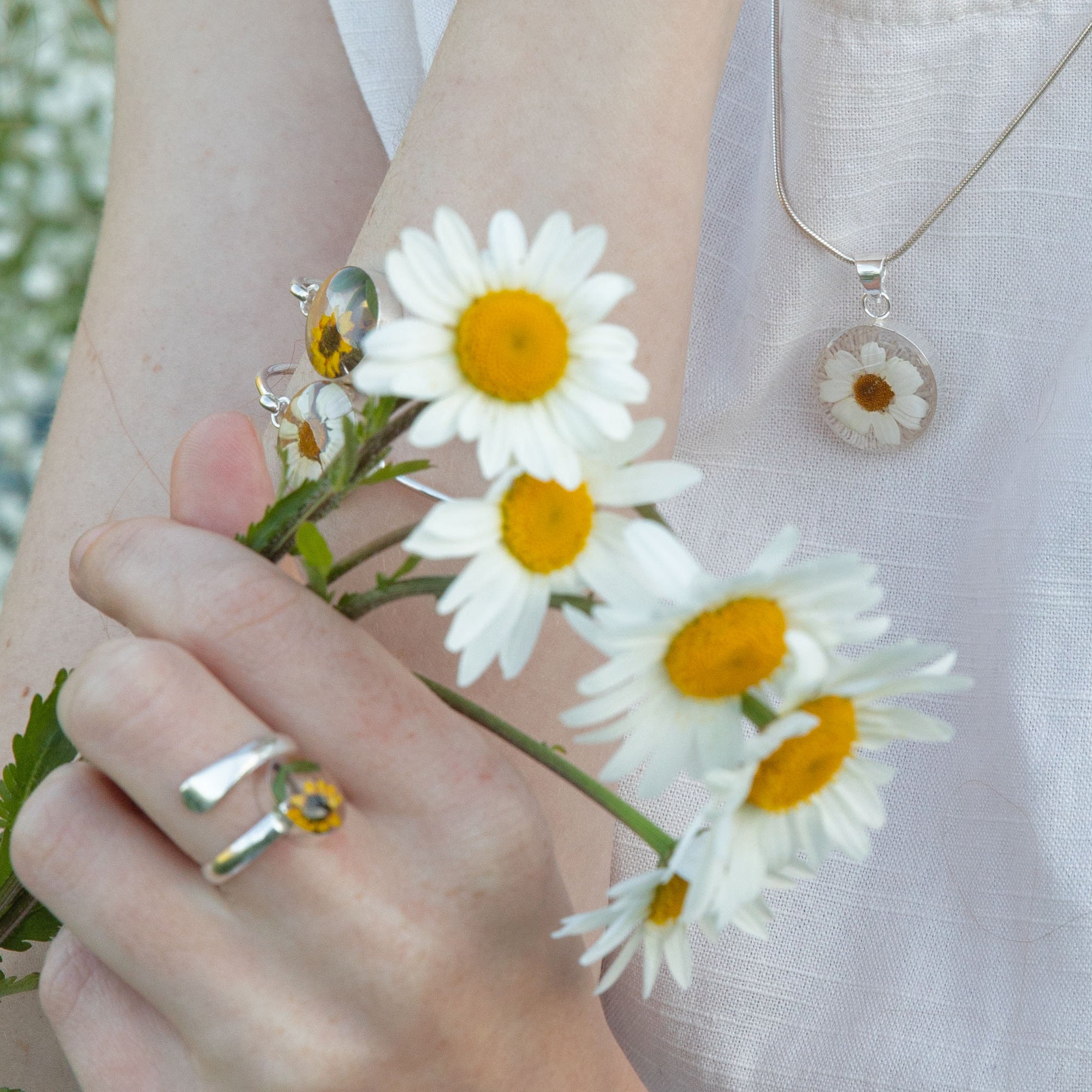 Flores Daisy Round Medium Pendant