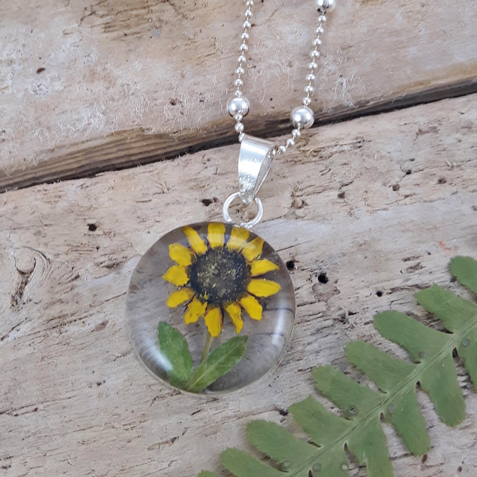 Flores Sunflower (stem) Round Medium Pendant