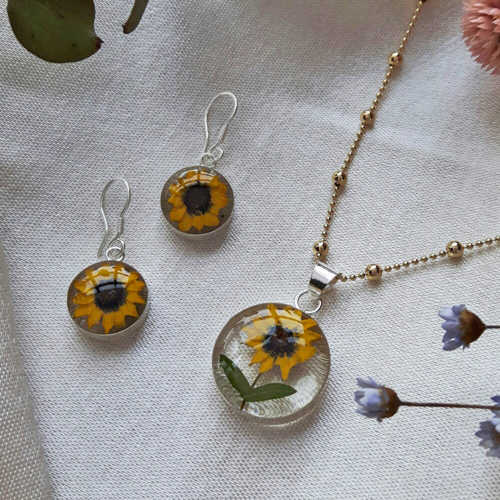 Flores Sunflower (stem) Round Medium Pendant