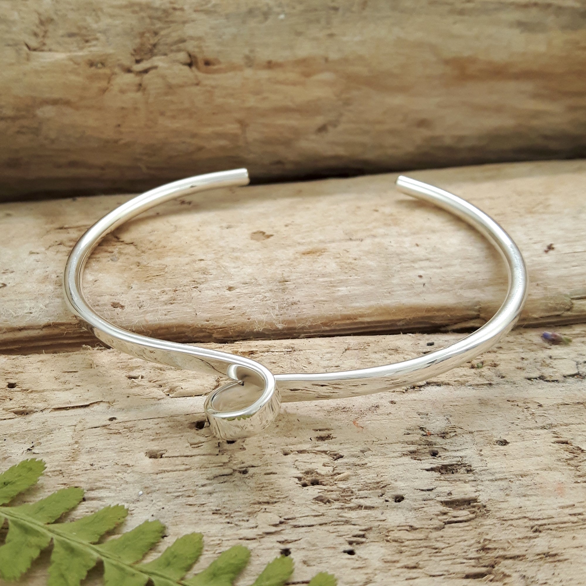 Hawaii Loop Cuff