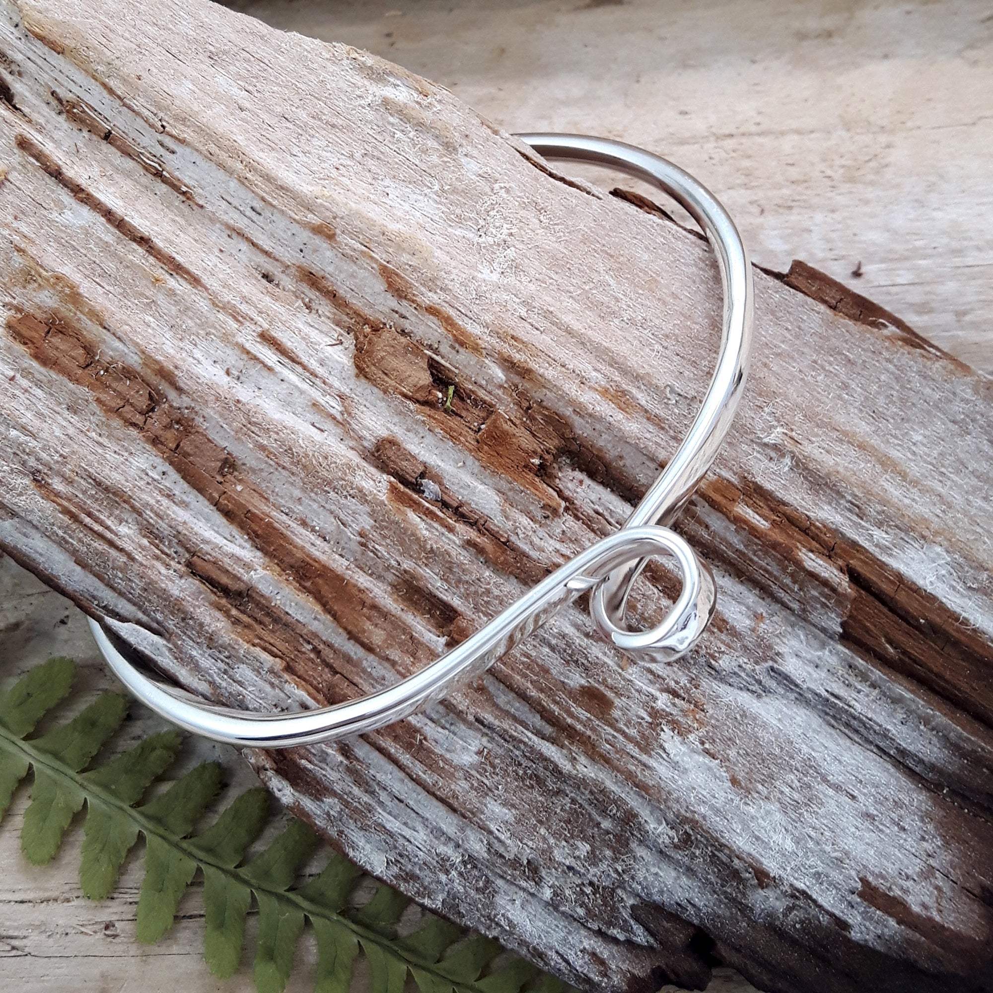 Hawaii Loop Cuff