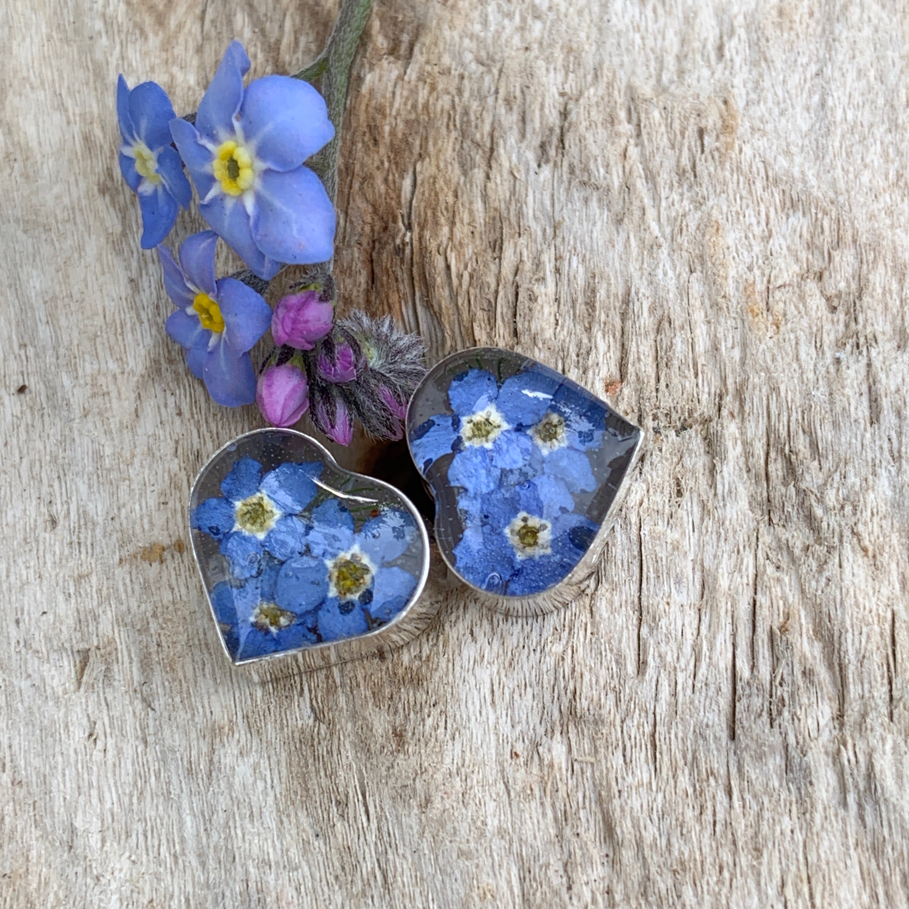 Flores Forget-Me-Not Heart Stud Earrings