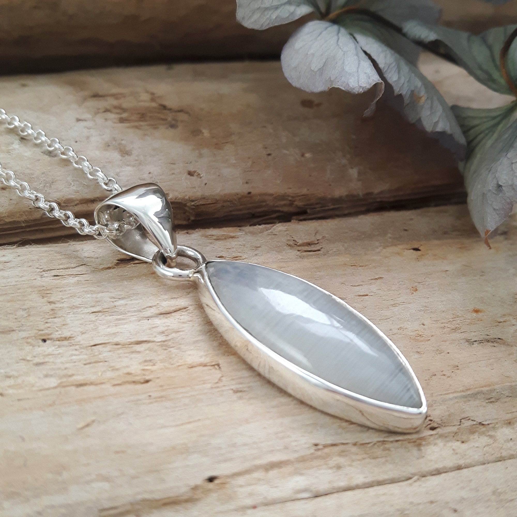 Monet Moonstone Med Pendant Oval A