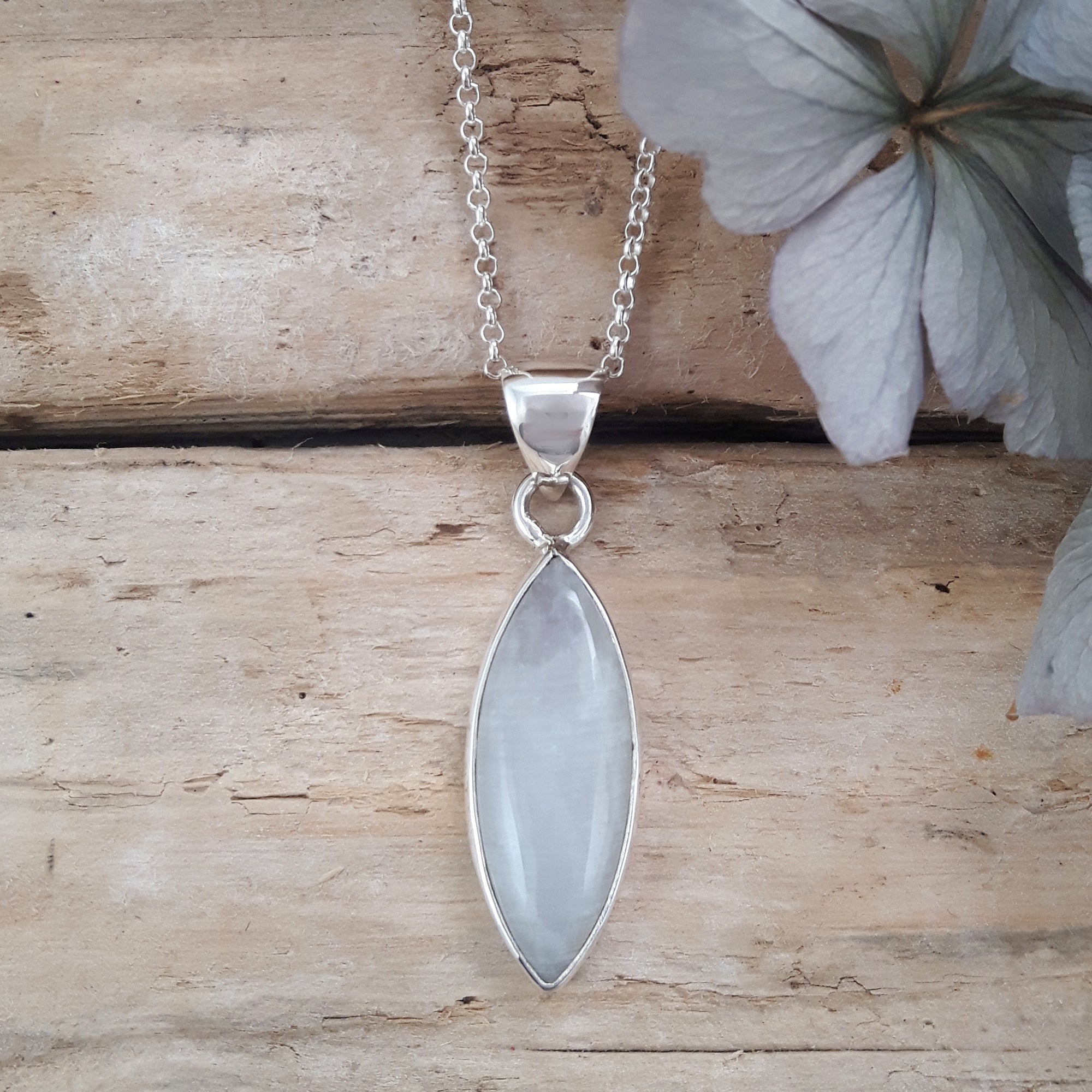 Monet Moonstone Med Pendant Oval A