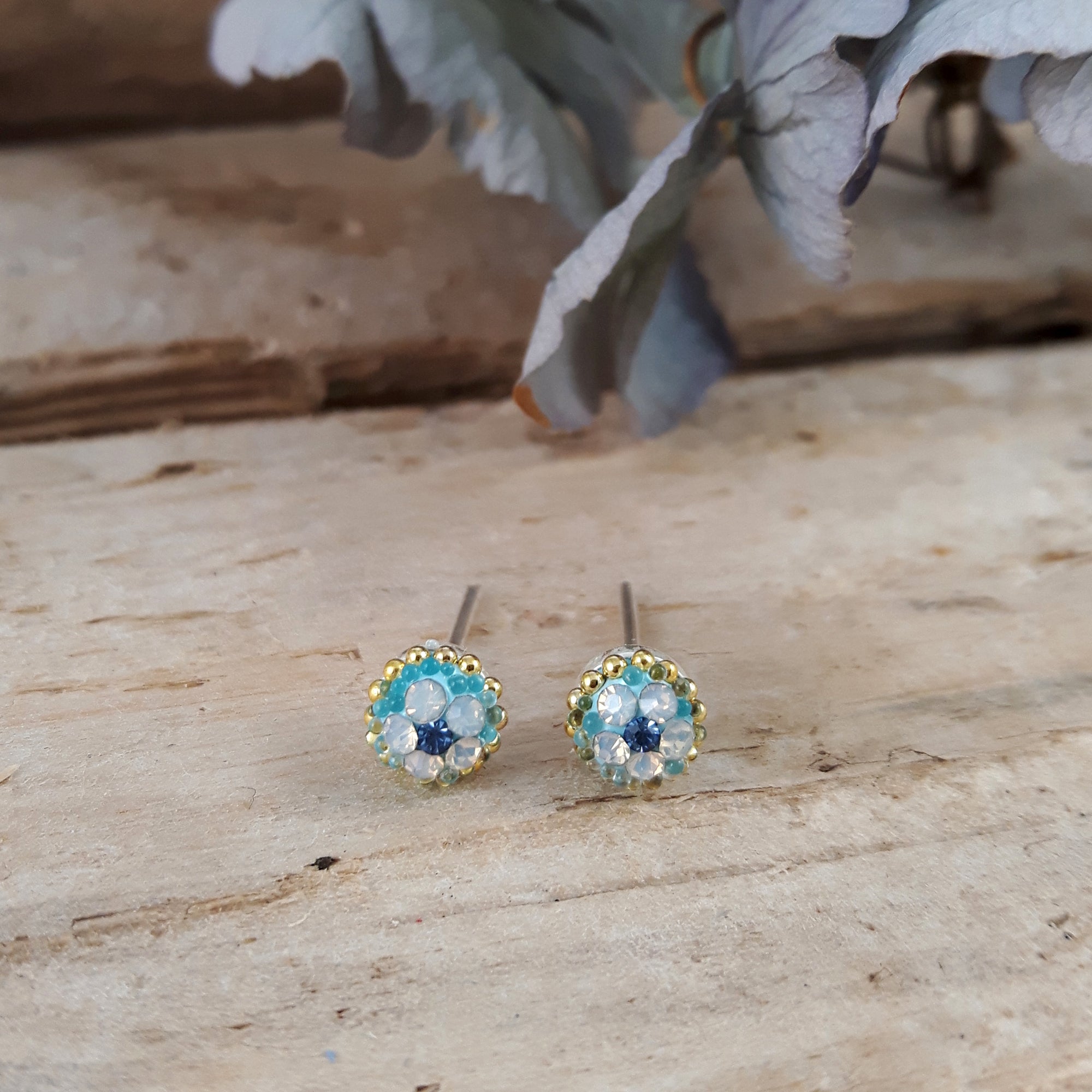 Allegra Tiny Daisy Dream Stud Earrings