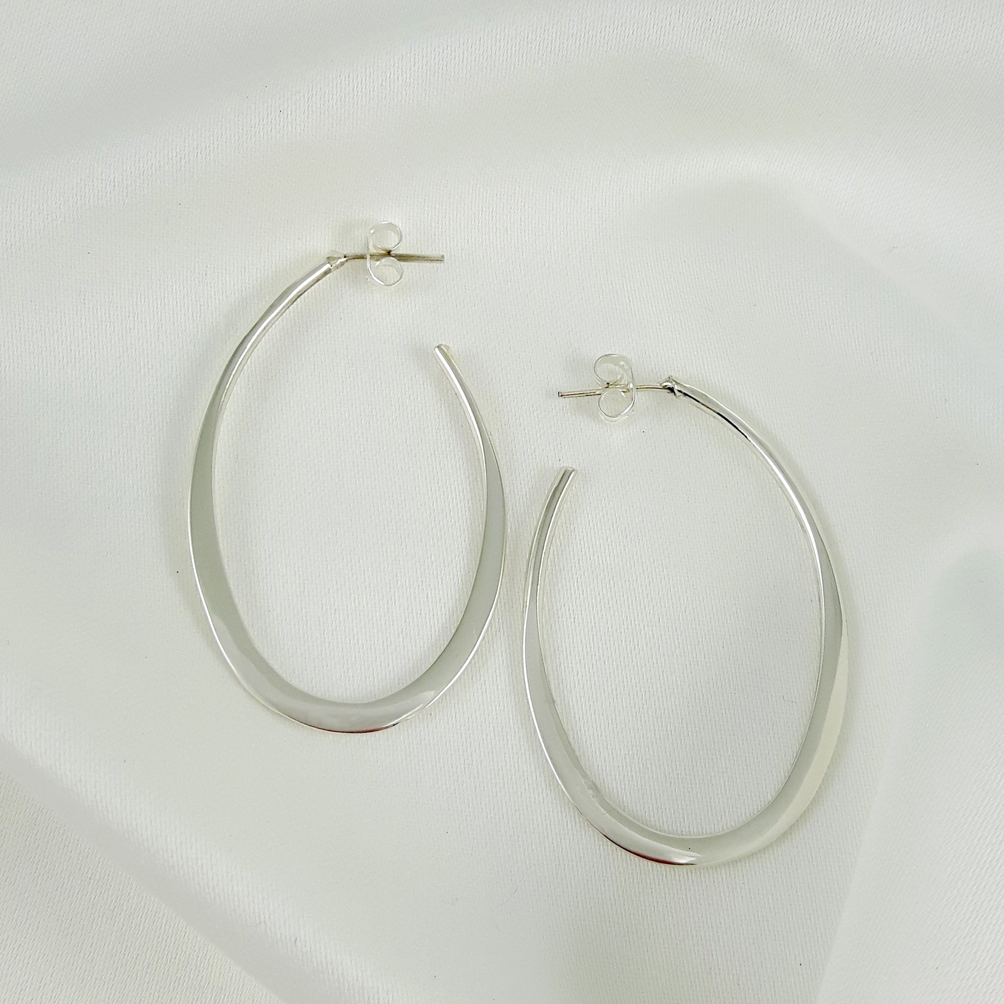 Toro Oval 4cm Hoop Earrings